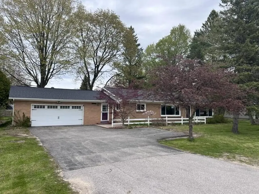 1056 E Parkdale Avenue Manistee Township MI 49660