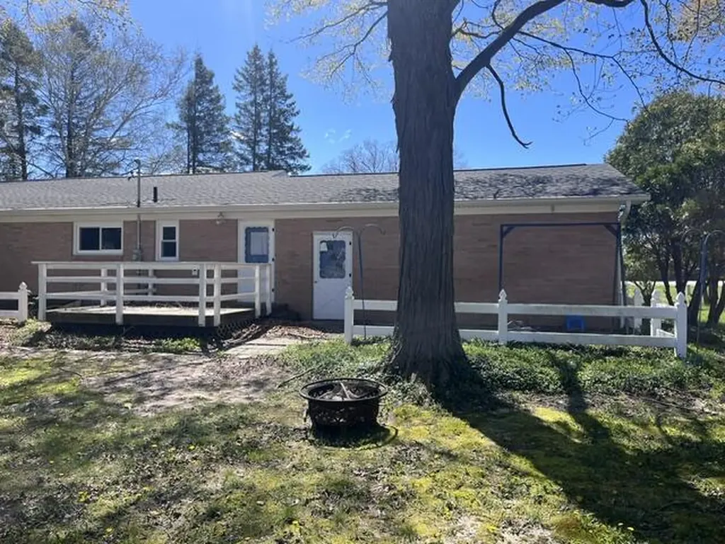 1056 E Parkdale Avenue Manistee Township MI 49660