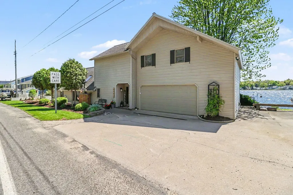 5267 W Monroe Road Pentwater Township MI 49449