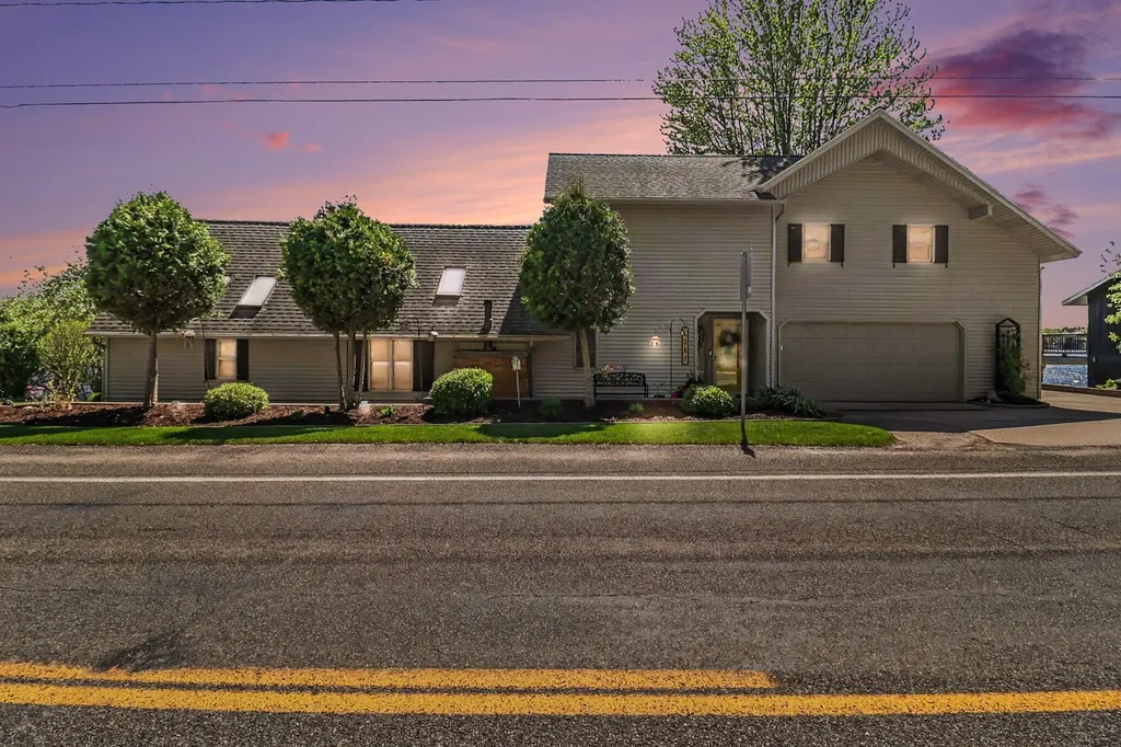 5267 W Monroe Road Pentwater Township MI 49449