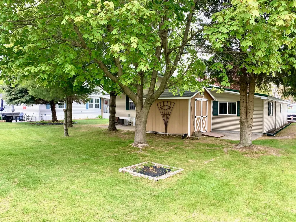 7283 White Swan Lane Hamlin Township MI 49431