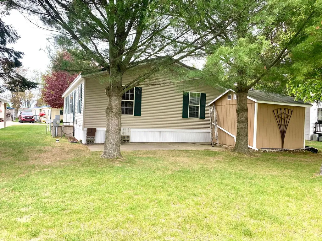 7283 White Swan Lane Hamlin Township MI 49431