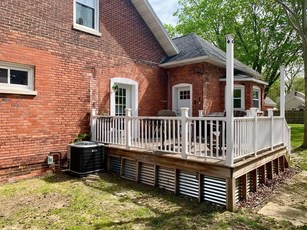406 N Rowe Street Ludington City MI 49431
