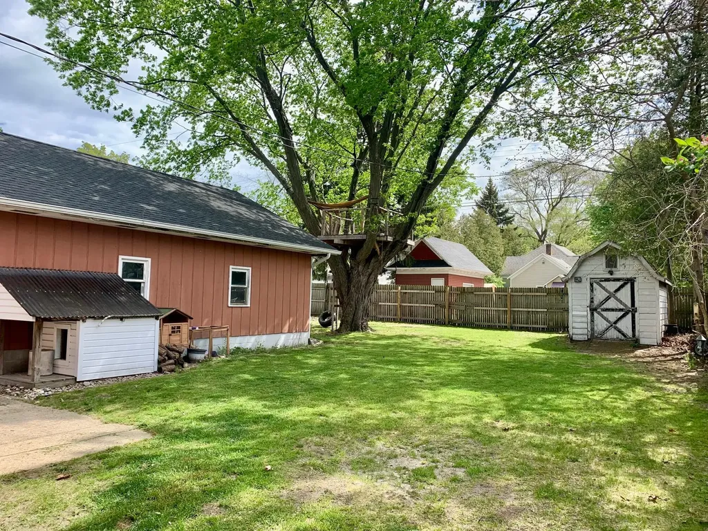406 N Rowe Street Ludington City MI 49431