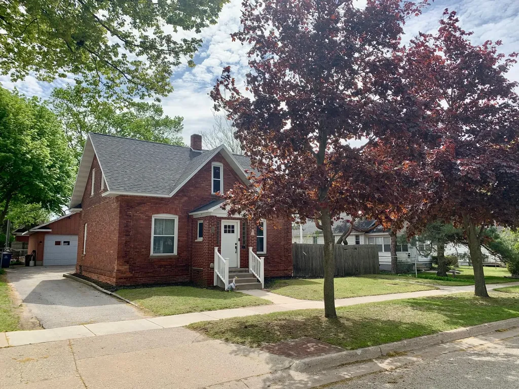 406 N Rowe Street Ludington City MI 49431