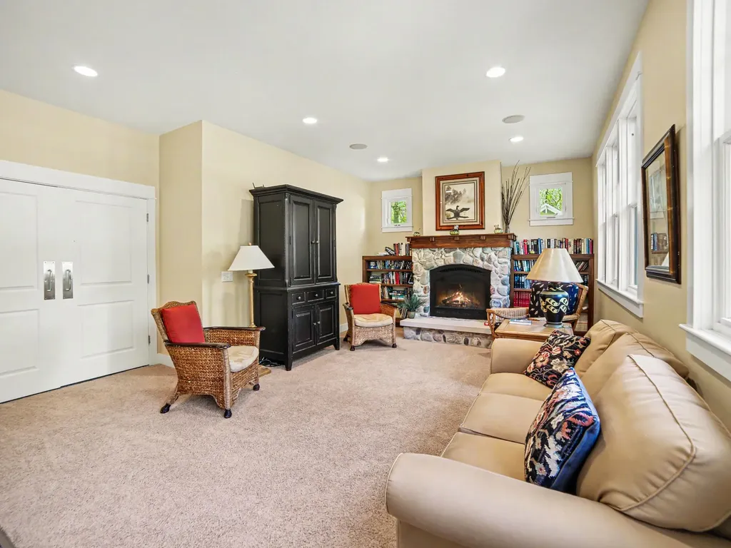 24 Kenneth Street Pentwater Village MI 49449