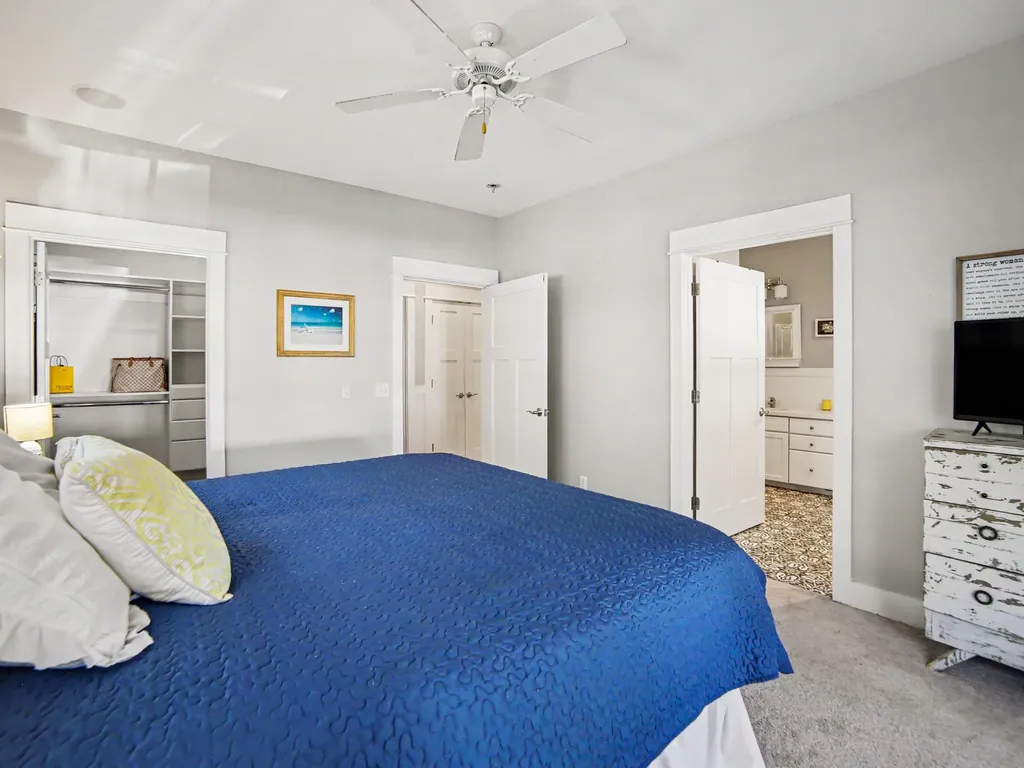 24 Kenneth Street Pentwater Village MI 49449