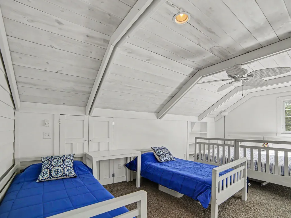 24 Kenneth Street Pentwater Village MI 49449