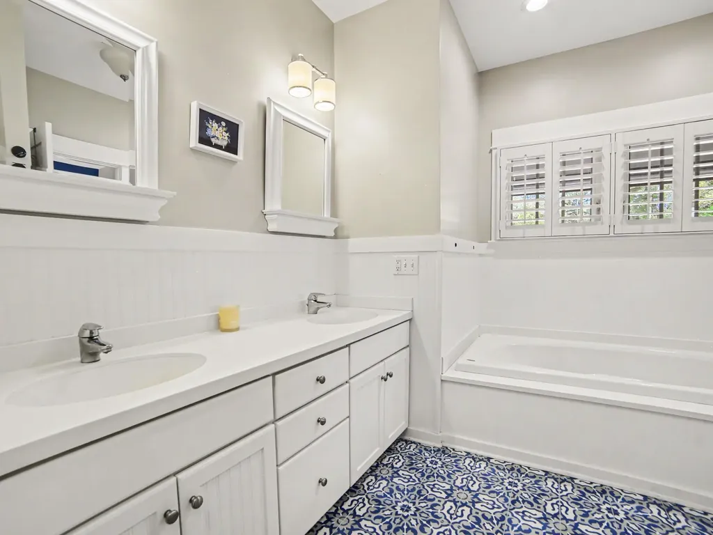 24 Kenneth Street Pentwater Village MI 49449
