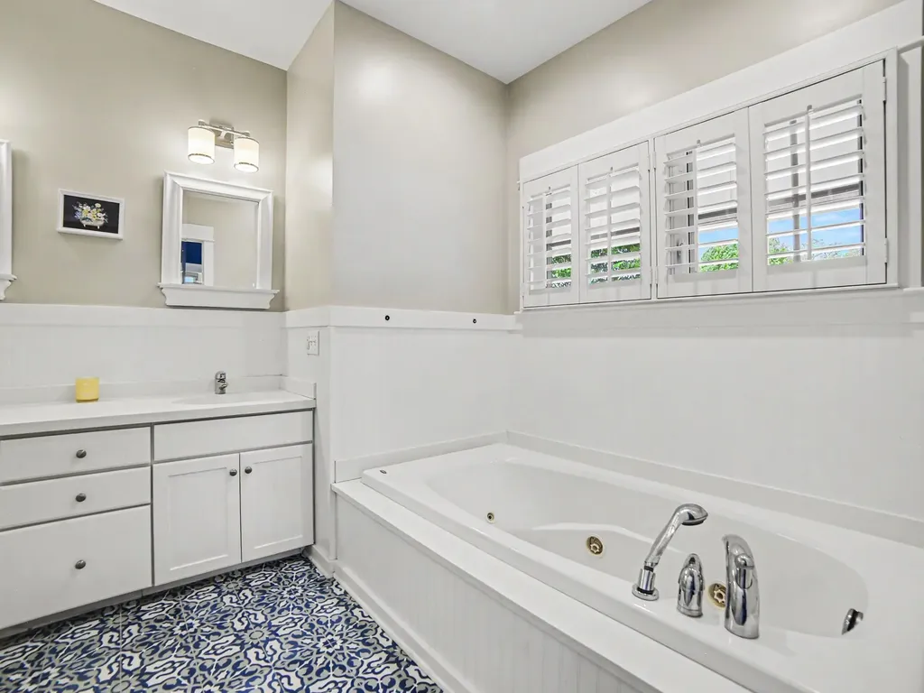 24 Kenneth Street Pentwater Village MI 49449