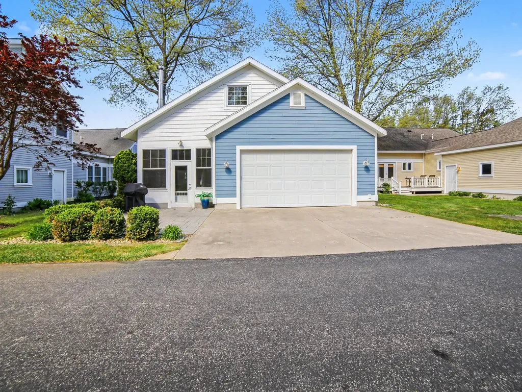 24 Kenneth Street Pentwater Village MI 49449