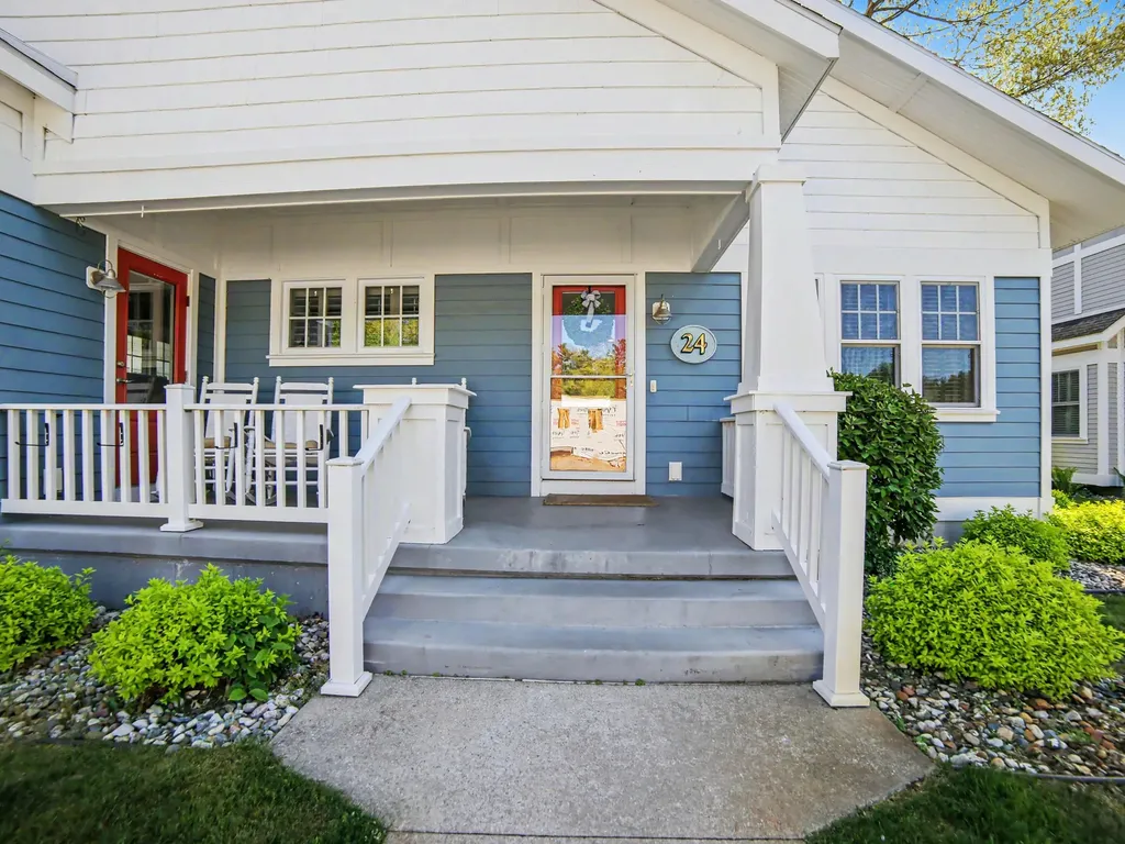 24 Kenneth Street Pentwater Village MI 49449