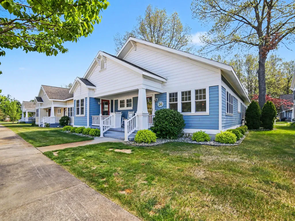 24 Kenneth Street Pentwater Village MI 49449