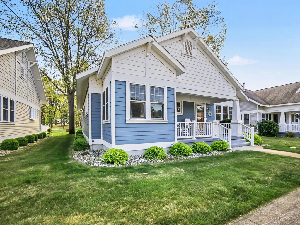 24 Kenneth Street Pentwater Village MI 49449