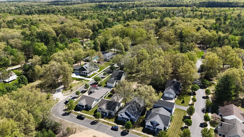 24 Kenneth Street Pentwater Village MI 49449