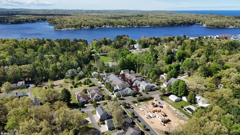 24 Kenneth Street Pentwater Village MI 49449