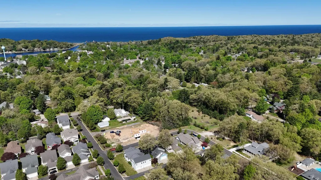 24 Kenneth Street Pentwater Village MI 49449