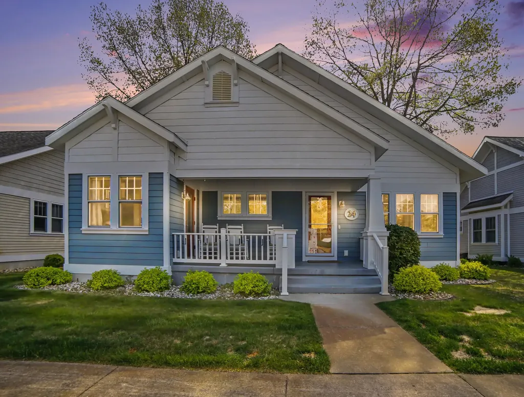 24 Kenneth Street Pentwater Village MI 49449
