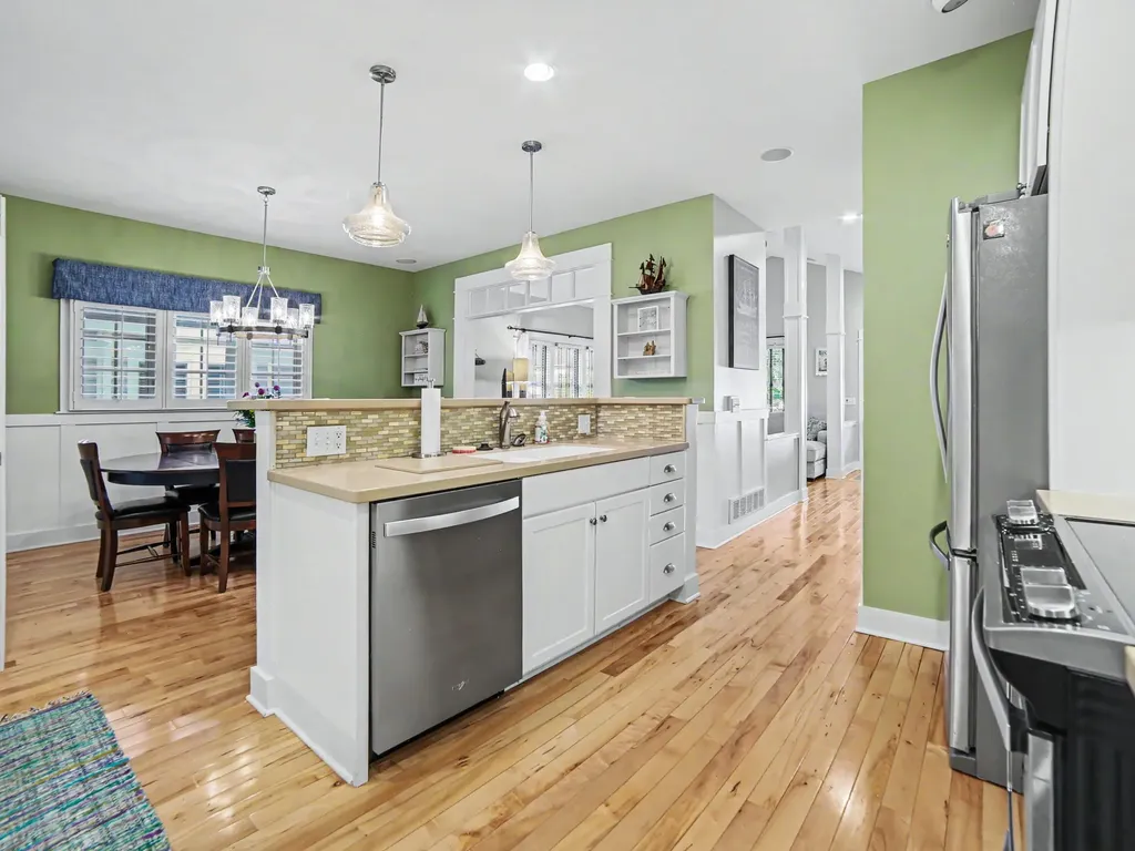 24 Kenneth Street Pentwater Village MI 49449