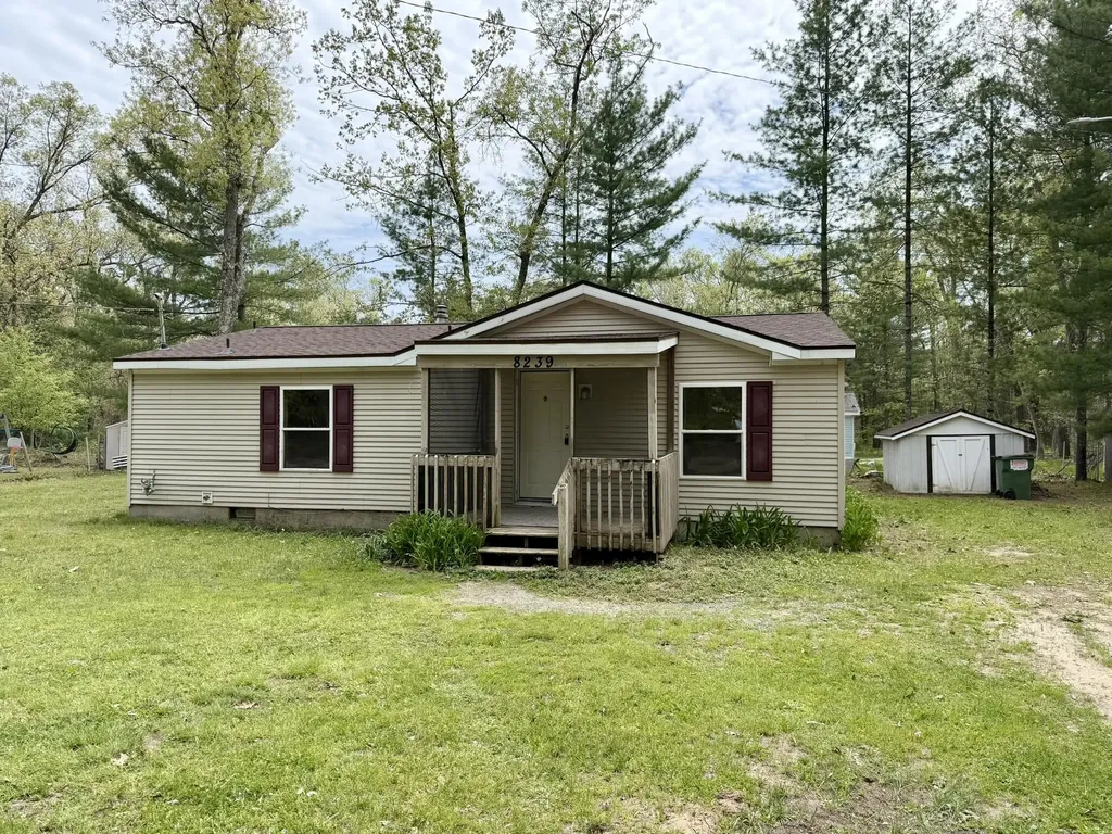 8239 W Hemlock Avenue Lake Township MI 49304