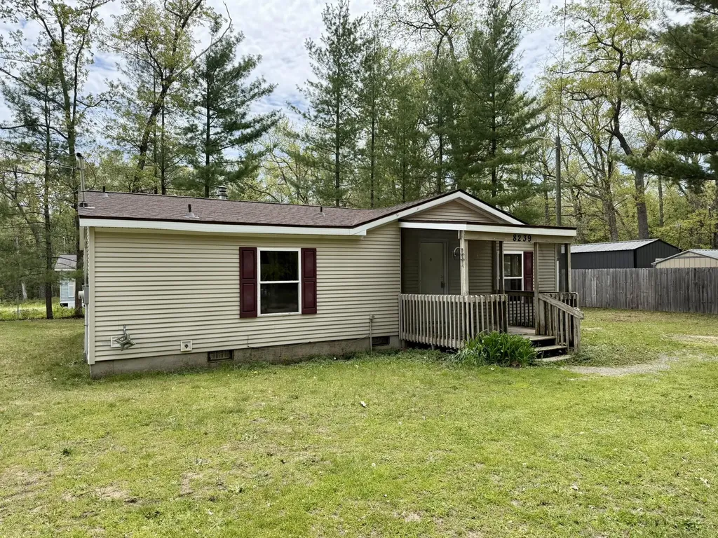 8239 W Hemlock Avenue Lake Township MI 49304