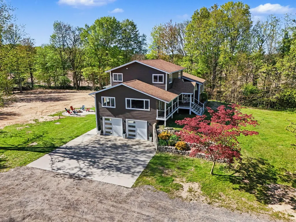 2611 S Scottville Road Riverton Township MI 49454
