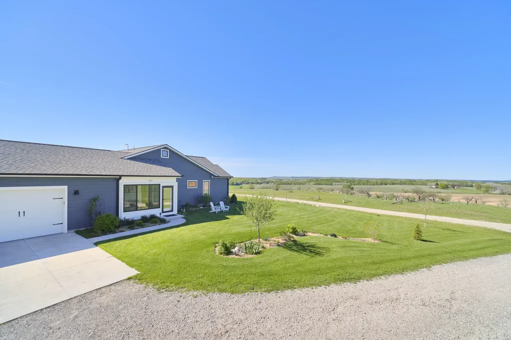 3605 Pinot Point Manistee Township MI 49660