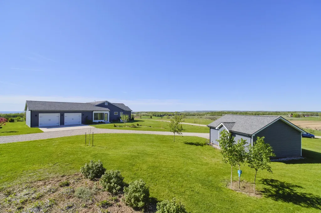 3605 Pinot Point Manistee Township MI 49660
