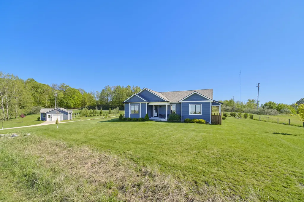 3605 Pinot Point Manistee Township MI 49660
