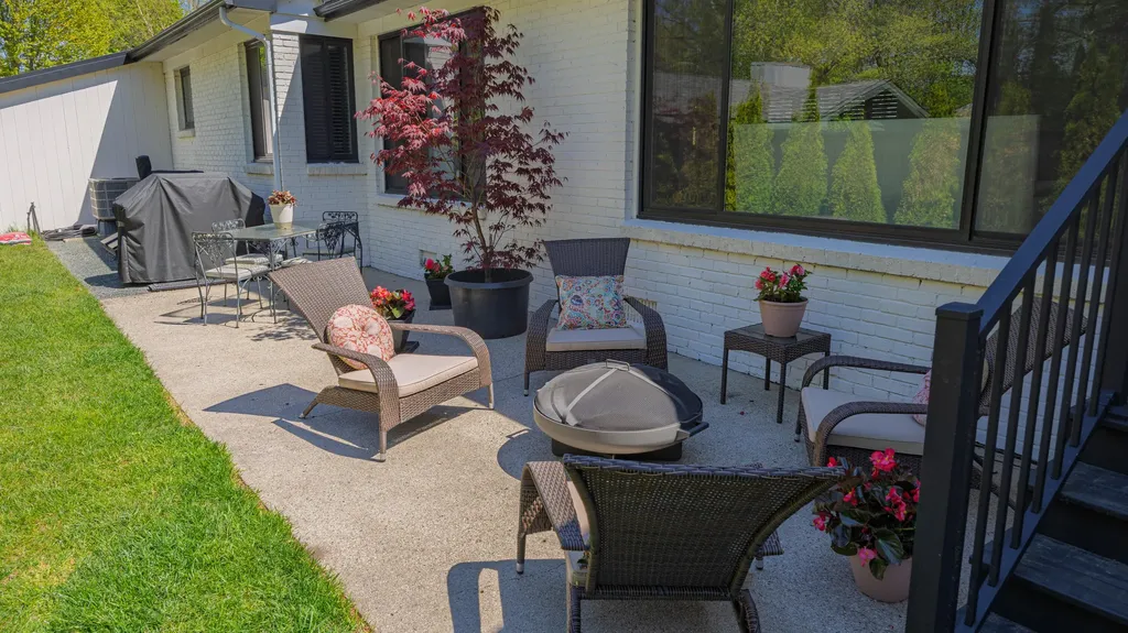 802 W Lowell Street Ludington City MI 49431