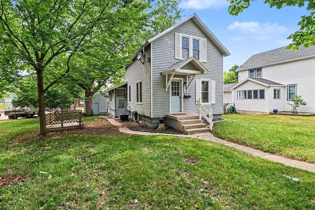 319 N Rowe Street Ludington City MI 49431