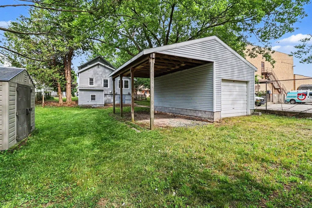 319 N Rowe Street Ludington City MI 49431