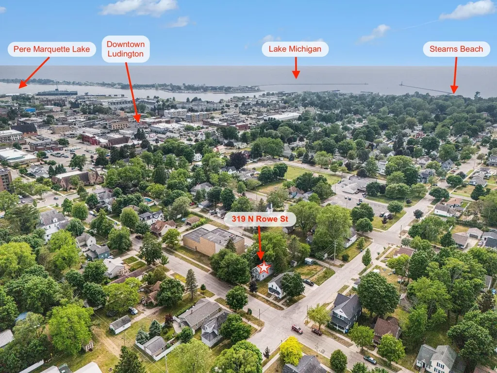 319 N Rowe Street Ludington City MI 49431