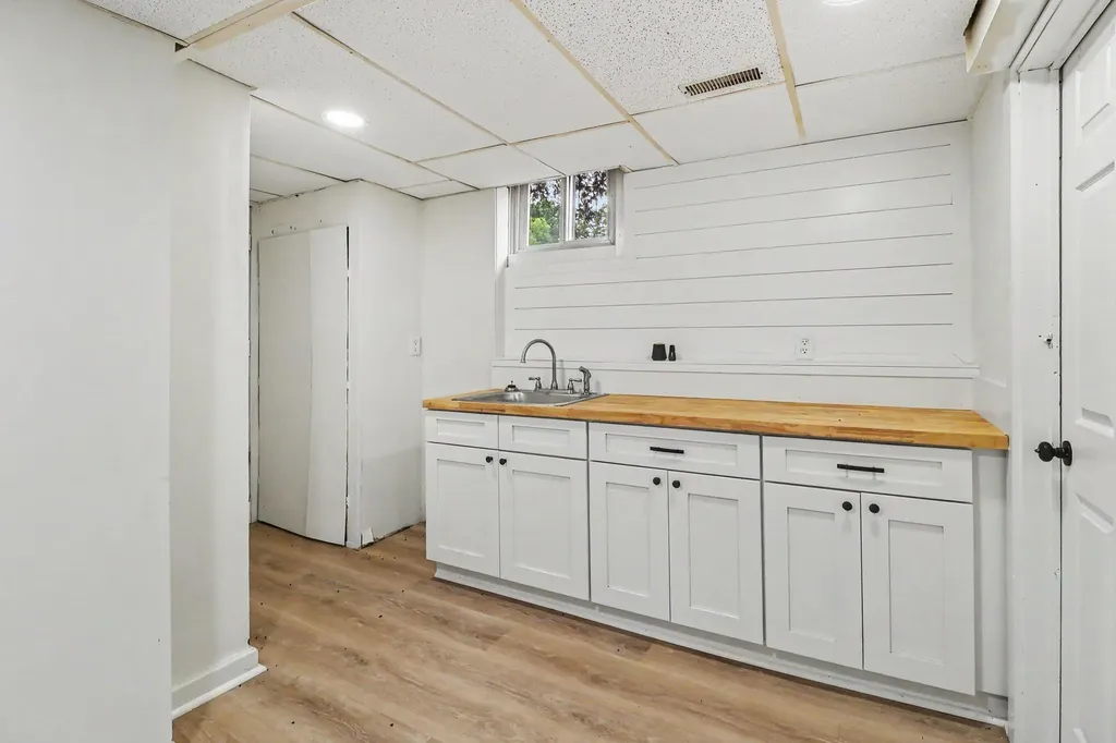 319 N Rowe Street Ludington City MI 49431
