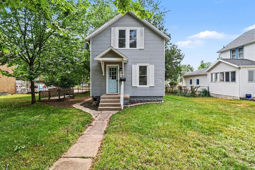 319 N Rowe Street Ludington City MI 49431