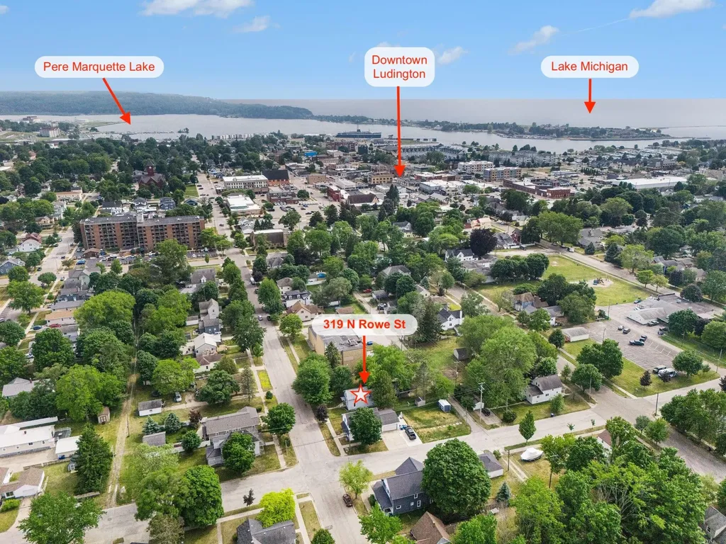 319 N Rowe Street Ludington City MI 49431