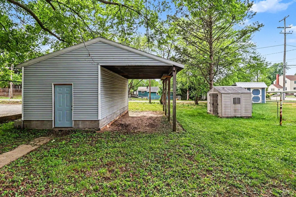 319 N Rowe Street Ludington City MI 49431