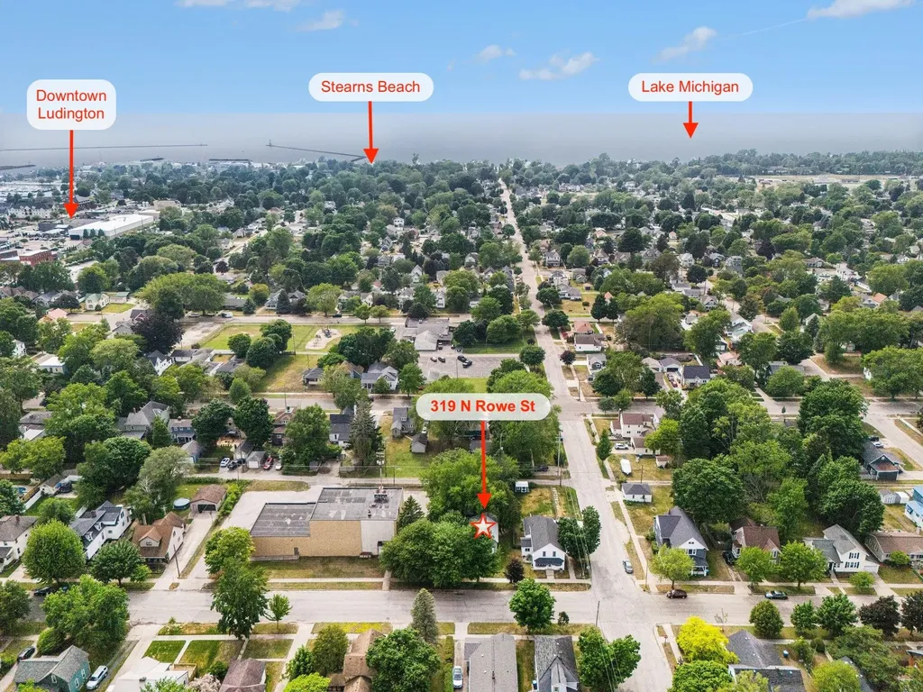 319 N Rowe Street Ludington City MI 49431