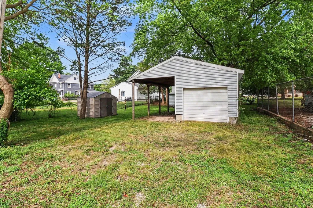 319 N Rowe Street Ludington City MI 49431