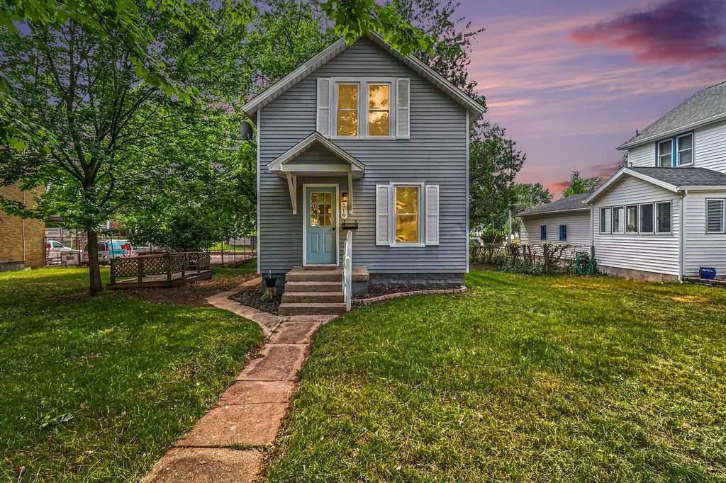 319 N Rowe Street Ludington City MI 49431