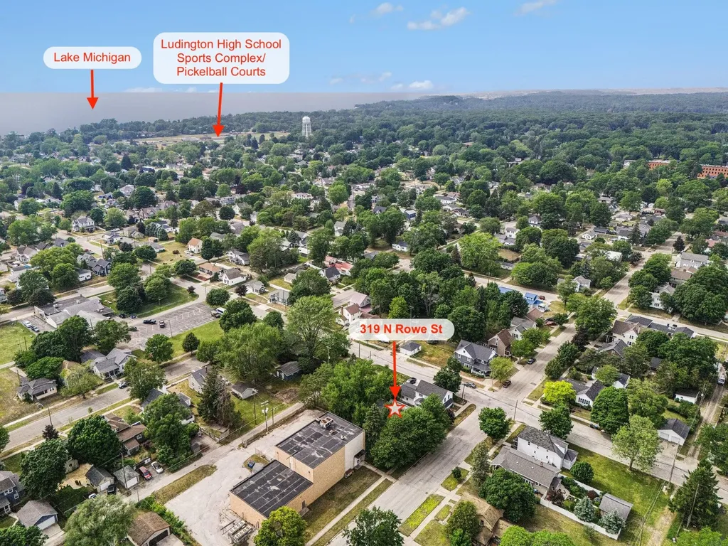 319 N Rowe Street Ludington City MI 49431
