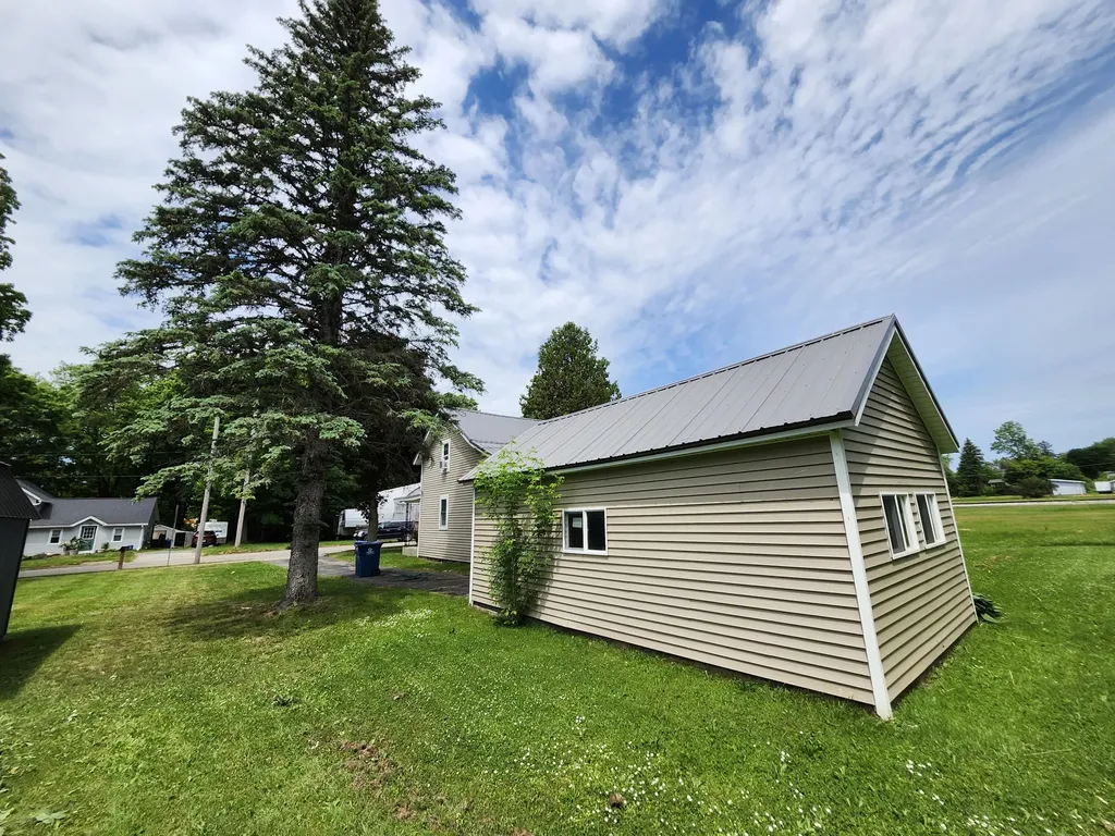 205 S Columbia Avenue Scottville City MI 49454