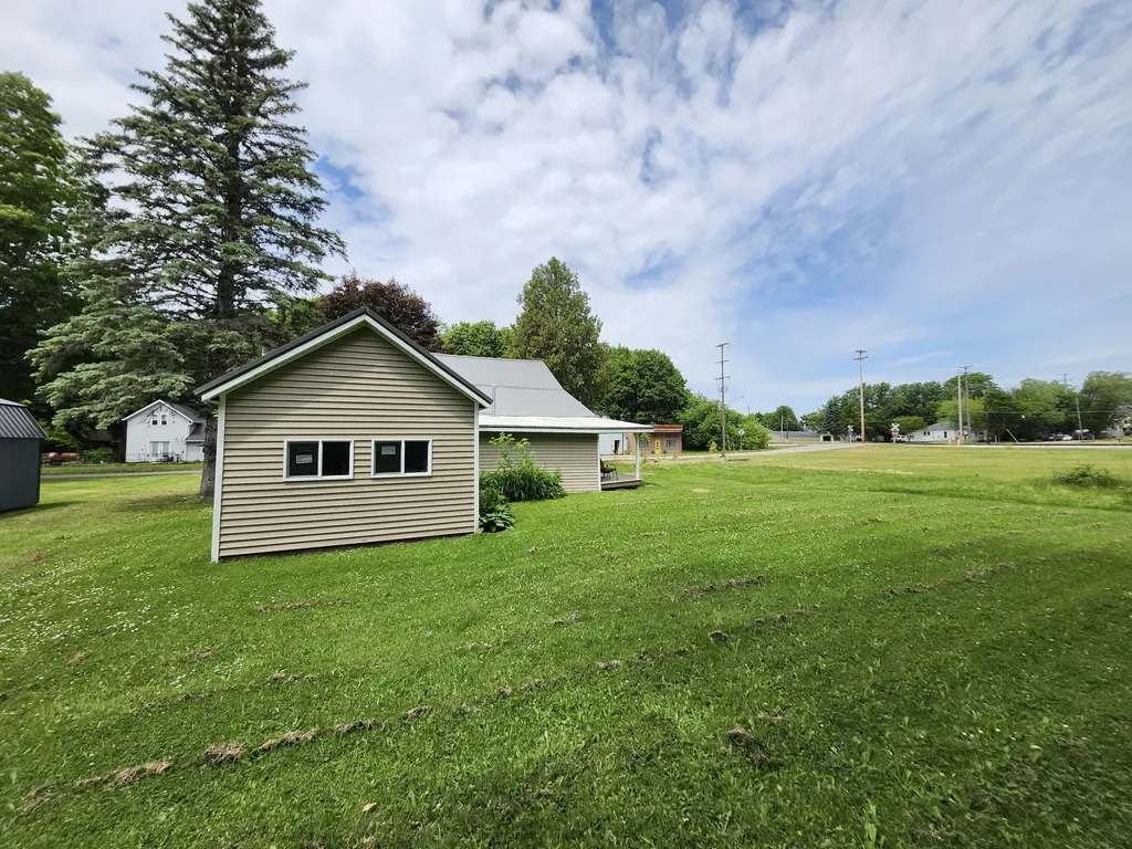 205 S Columbia Avenue Scottville City MI 49454