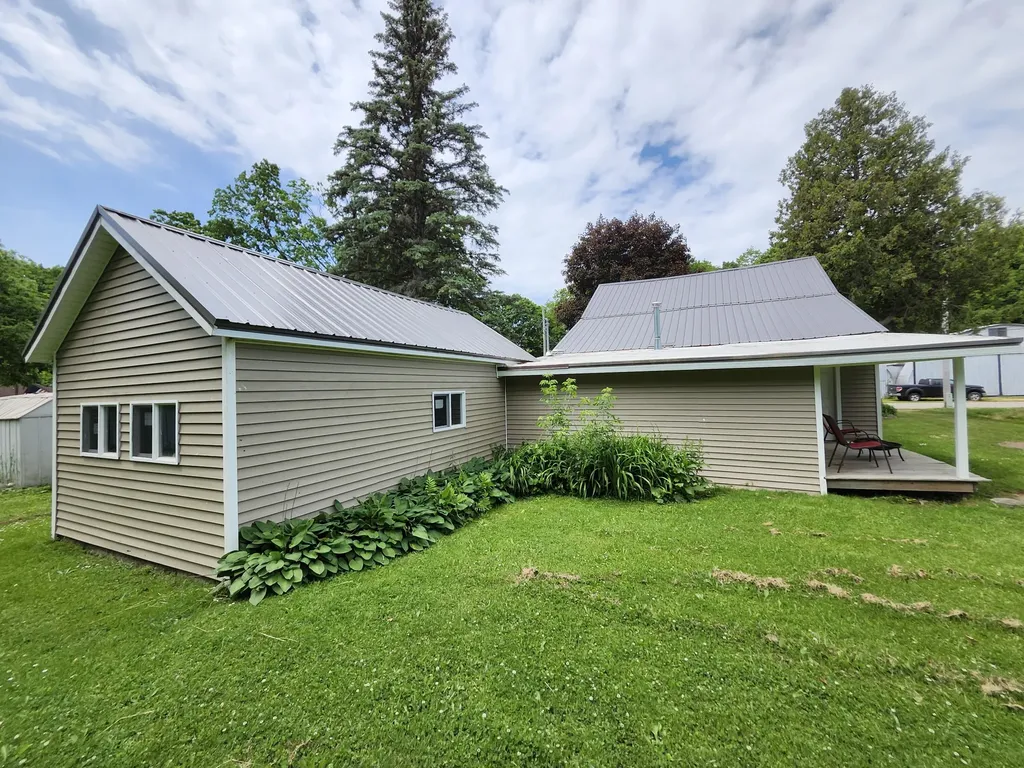 205 S Columbia Avenue Scottville City MI 49454