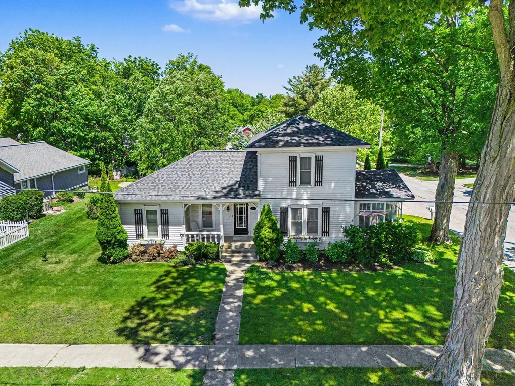 382 E 3rd Street Pentwater Village MI 49449