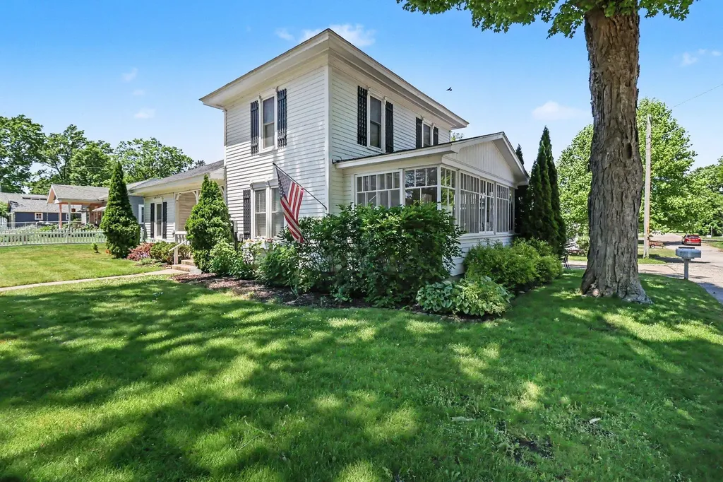 382 E 3rd Street Pentwater Village MI 49449