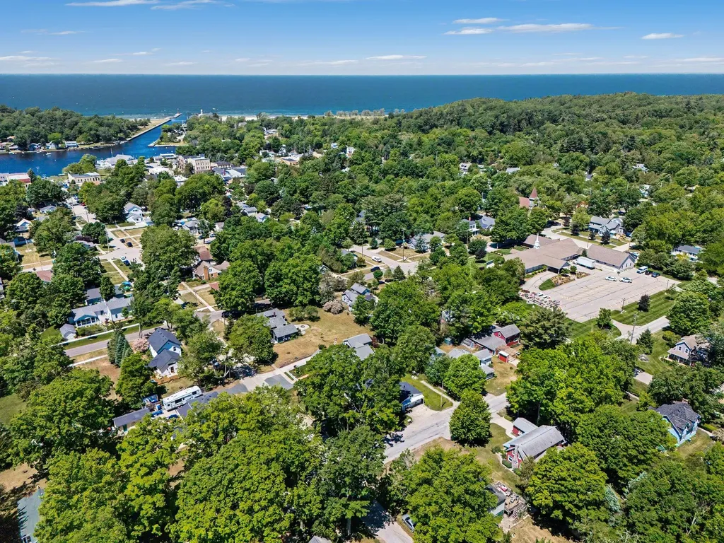 382 E 3rd Street Pentwater Village MI 49449