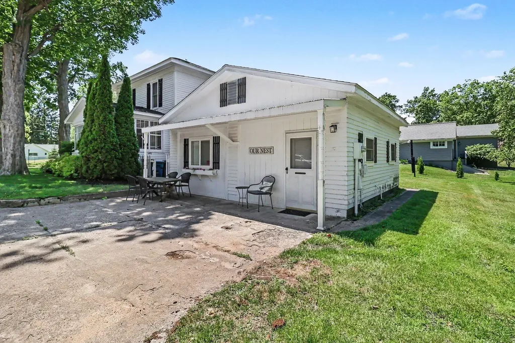 382 E 3rd Street Pentwater Village MI 49449