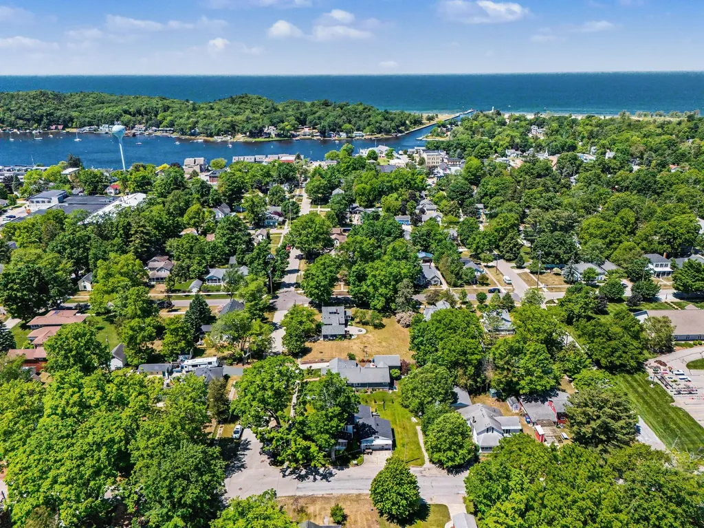 382 E 3rd Street Pentwater Village MI 49449