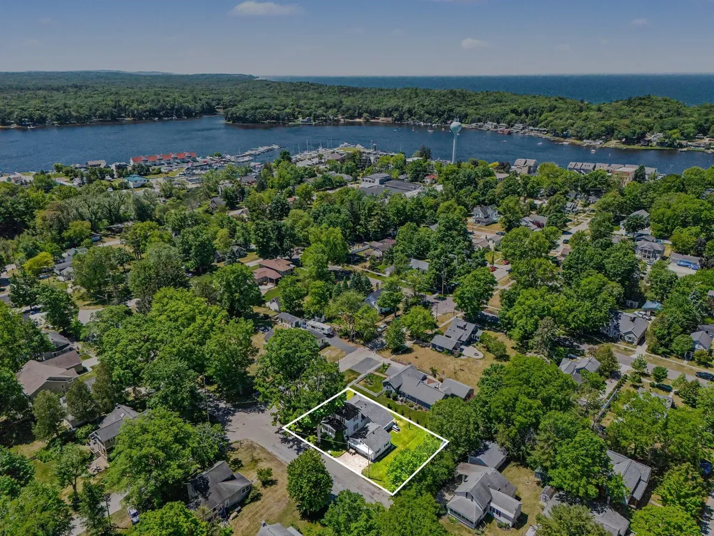 382 E 3rd Street Pentwater Village MI 49449
